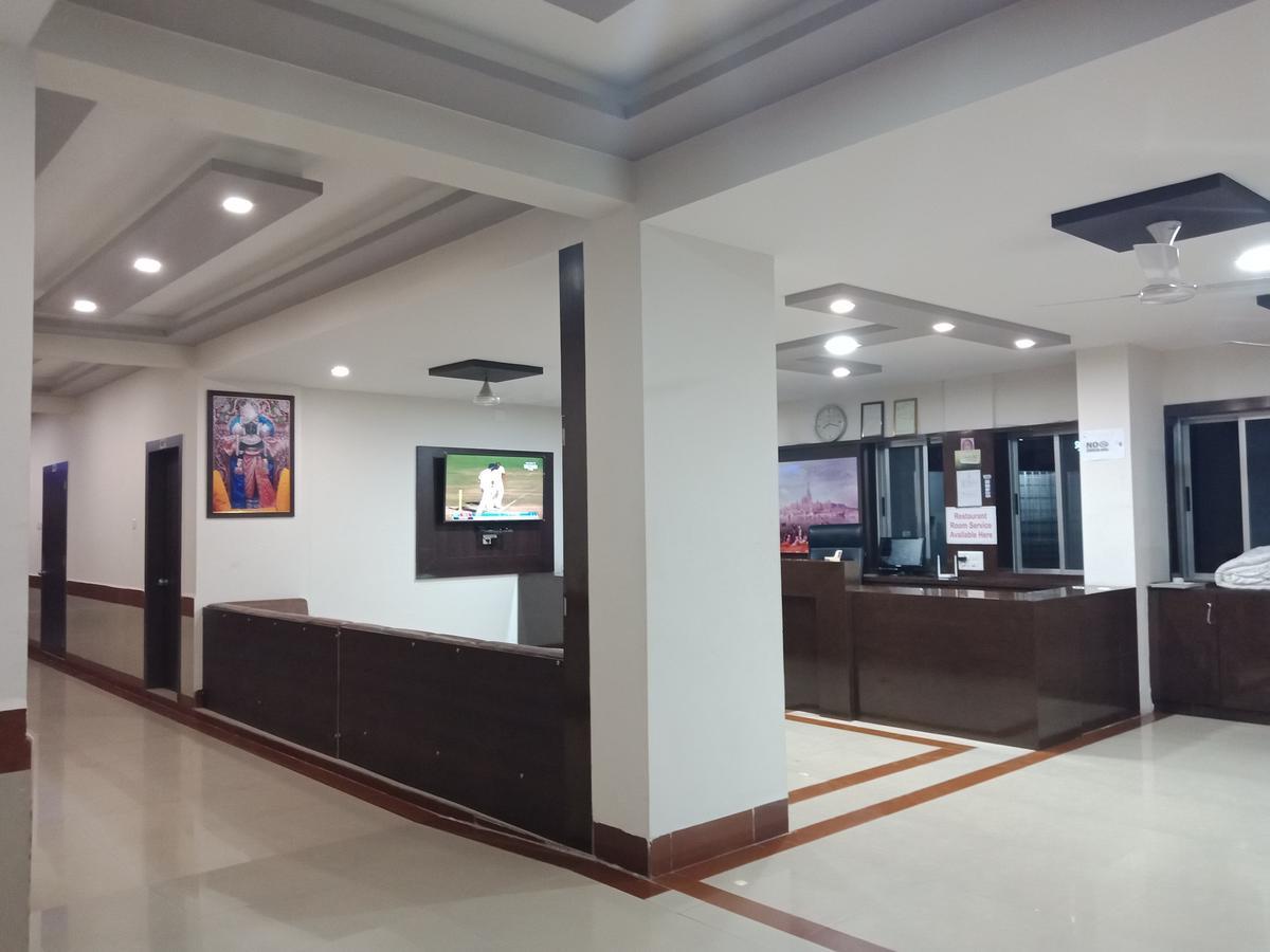 Hotel Nilay Dwārka Extérieur photo