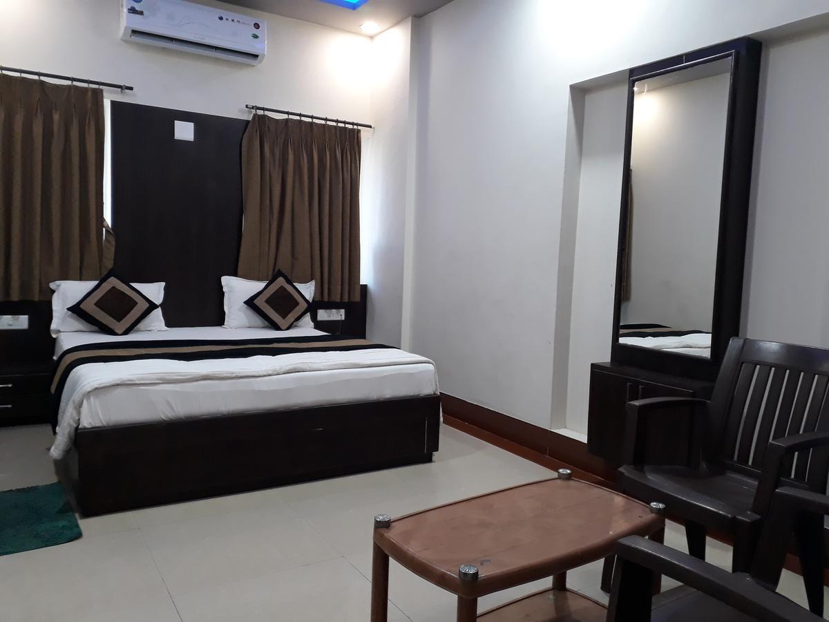 Hotel Nilay Dwārka Extérieur photo