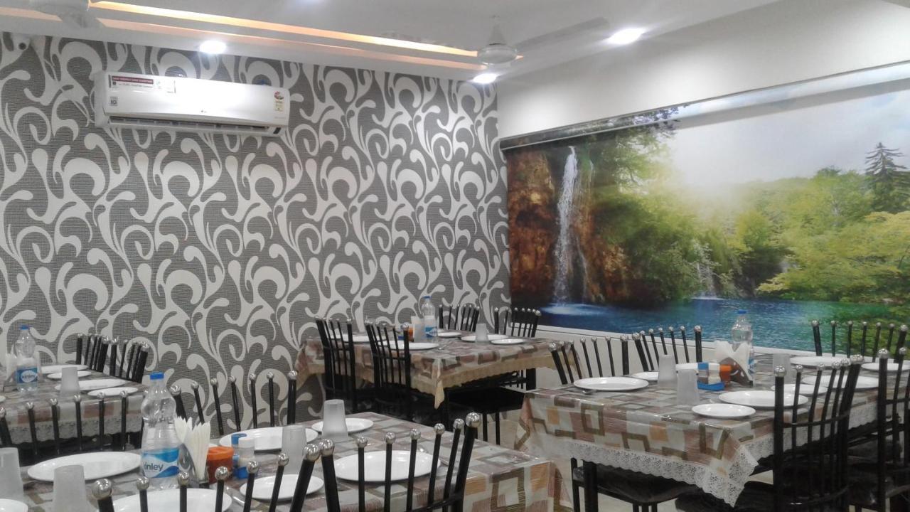Hotel Nilay Dwārka Extérieur photo
