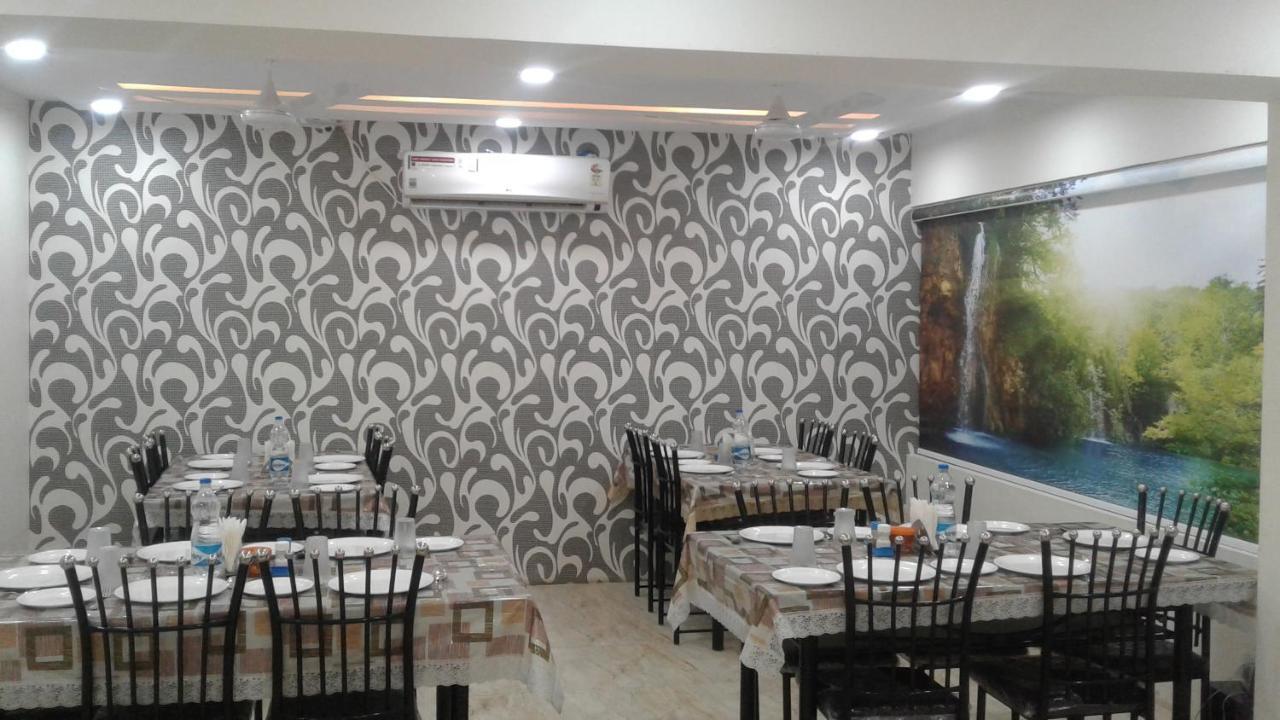 Hotel Nilay Dwārka Extérieur photo