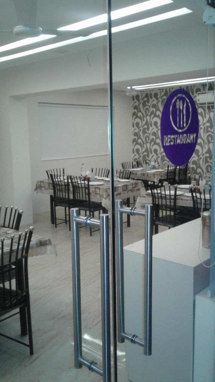 Hotel Nilay Dwārka Extérieur photo