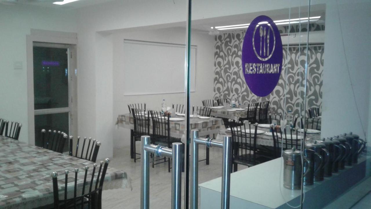 Hotel Nilay Dwārka Extérieur photo